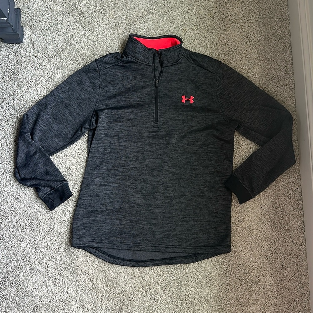 Under Armour men’s sweatshirt size medium barely worn.